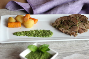 Jahňacie stehno plnené bylinkami