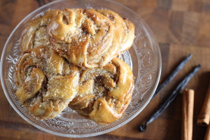 Kardemummabullar (Kardamónové buchtičky)