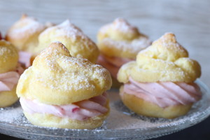 Jahodové profiterolky