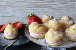 Jahodové profiterolky