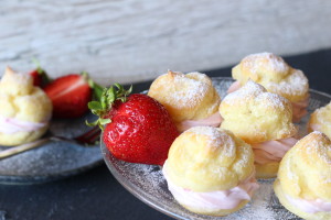 Jahodové profiterolky